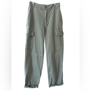 Billabong Women’s Green Relaxed Fit Cargo Pants. Size 27